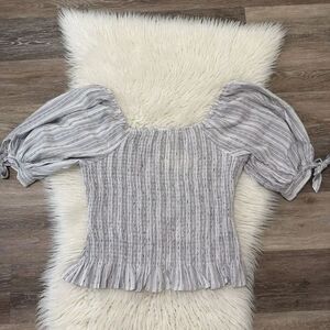 ANDREE BY UNIT Gray Striped Blouse with Puff Sleeves Size Large NWOT